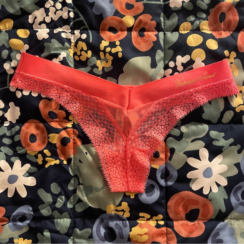 NWT Victoria’s Secret Incredible Thong Panty
